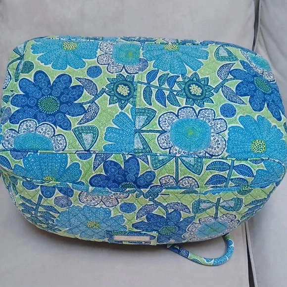 Vera Bradley Grand Traveler Tote / Duffel In Doodle Daisy Pattern - Picture 8 of 17
